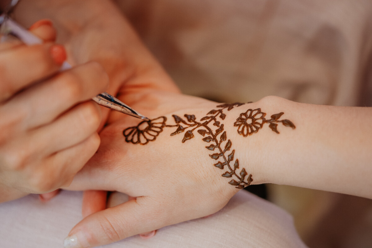 Henna tattoos hi-res stock photography and images - Alamy